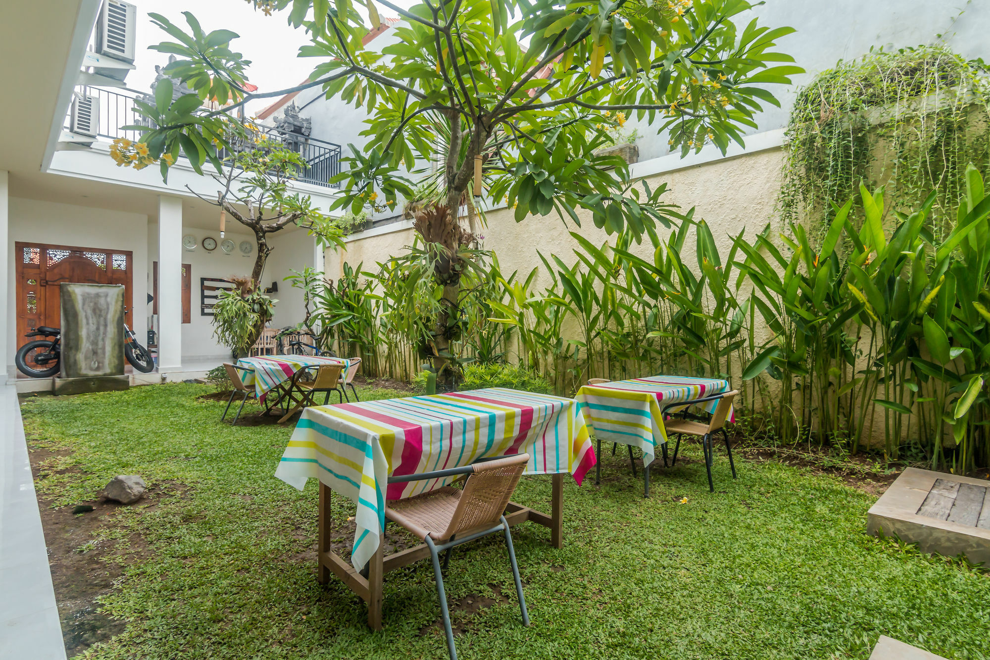 Zen Rooms Denpasar Mertasari Esterno foto